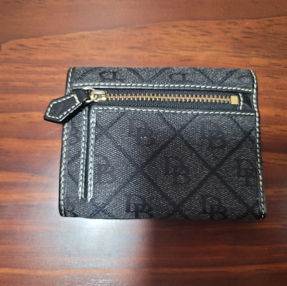 dooney and bourke signature wallet - Picture 2 of 5